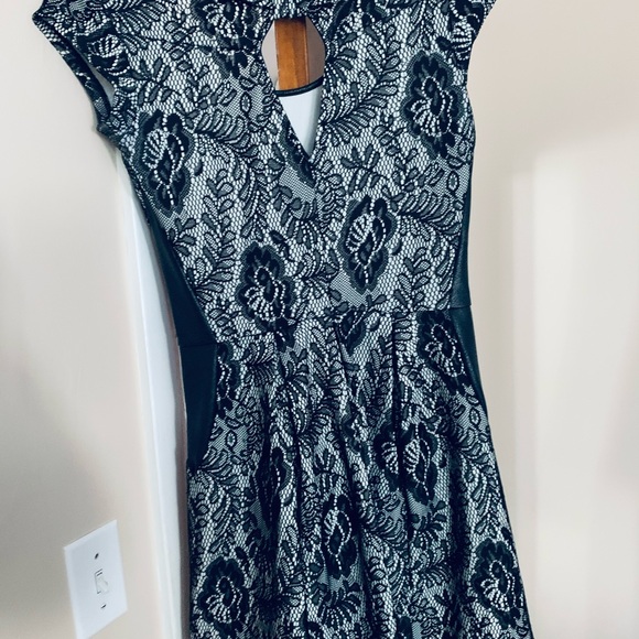 Jessica Simpson dress - Picture 2 of 4